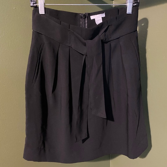 🌟 H&M Black Paperbag Skirt🌟 - Picture 3 of 7